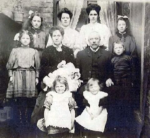 Thomas Henry Cooper and family c 1905