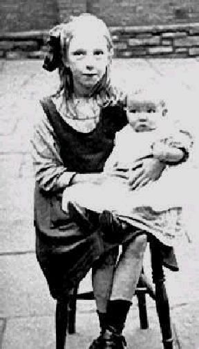 Miriam Herberts and Freda Walsh c1919
